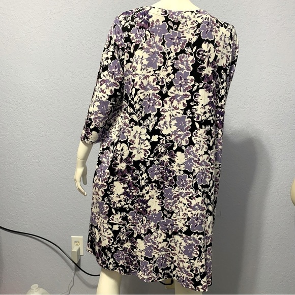 J. Jill Wearever Collection V-Neck Floral Knee Length Stretch Shift Dress - Picture 5 of 7